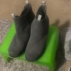 Gray short ankle bootie